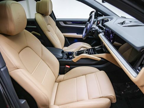 Certified 2025 Porsche Cayenne Coupe AWD/4WD image 20