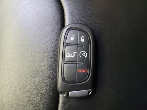 Used 2019 Jeep Cherokee Latitude Plus w/ Comfort/Convenience Group AWD/4WD image 32