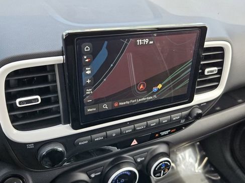 Certified 2025 Hyundai Venue Limited FWD image 17