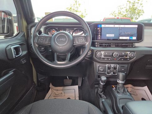 Used 2025 Jeep Wrangler Unlimited Sport AWD/4WD image 25