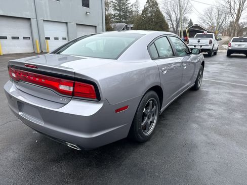 Used 2014 Dodge Charger SXT image 3