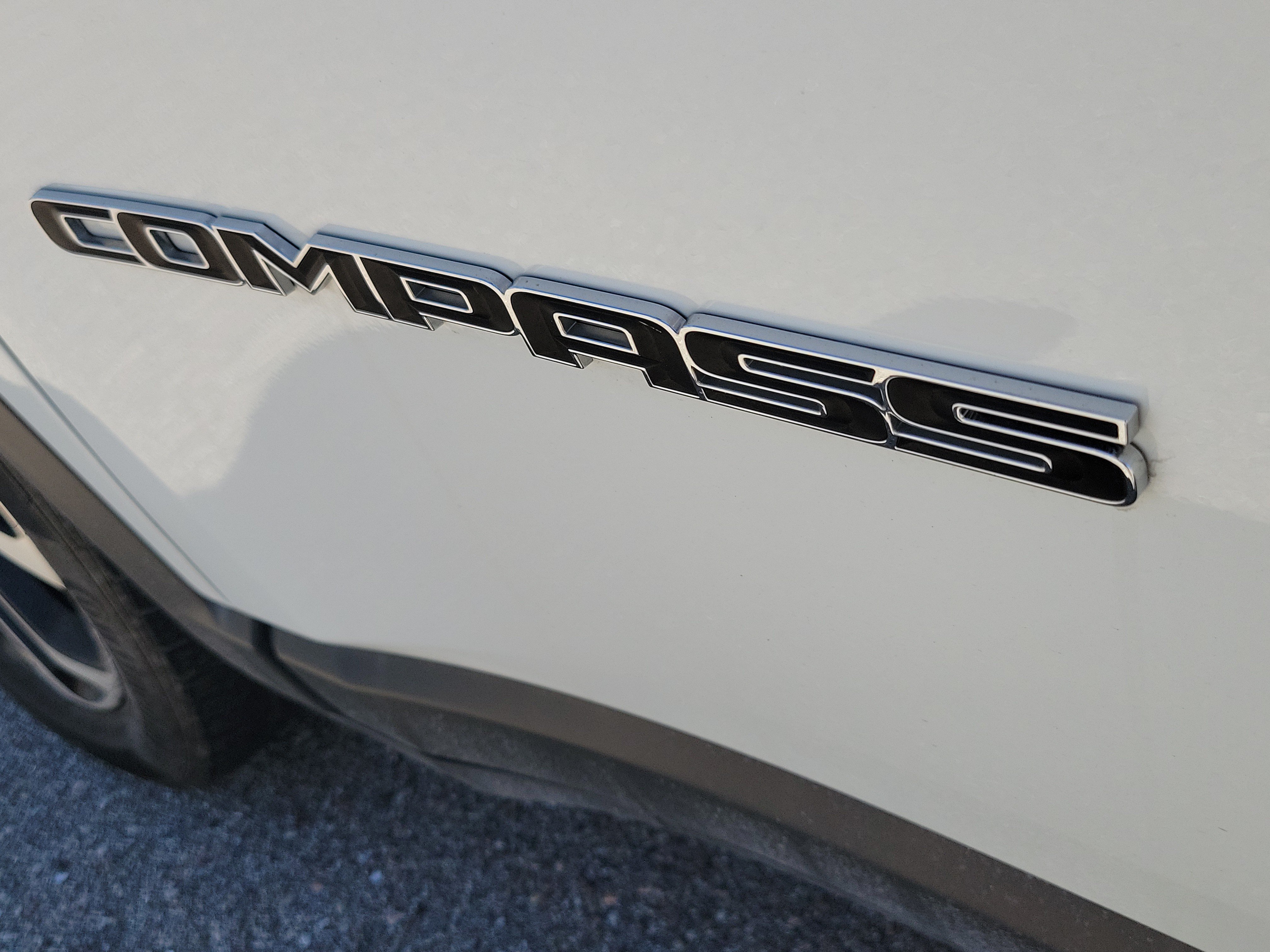 Used 2022 Jeep Compass Limited AWD/4WD image 12