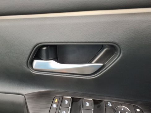 New 2026 Nissan Kicks SR image 17