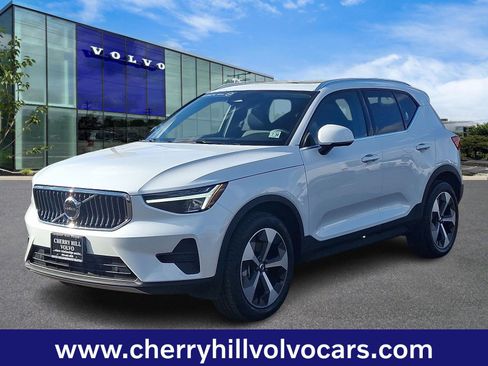 Certified 2025 Volvo XC40 B5 Core w/ Protection Package Premier image 3