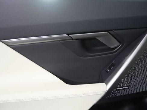 Certified 2025 BMW 530i image 13