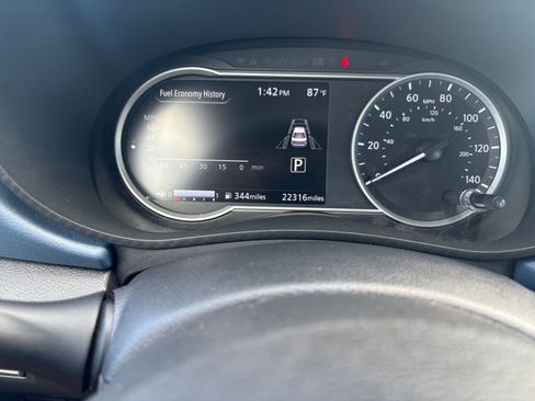 Used 2025 Nissan Versa SV image 40