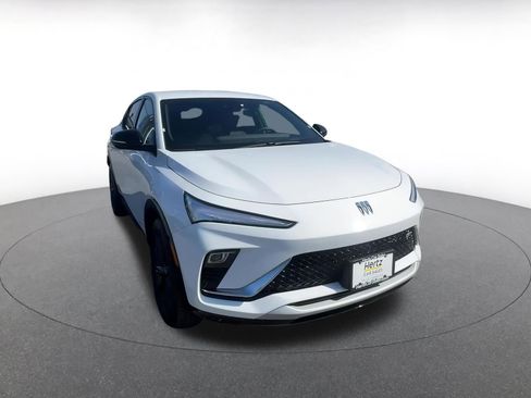 Used 2025 Buick Envista Sport Touring image 3