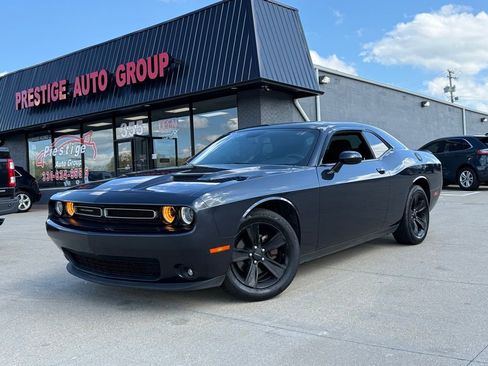 Used 2018 Dodge Challenger SXT RWD image 19