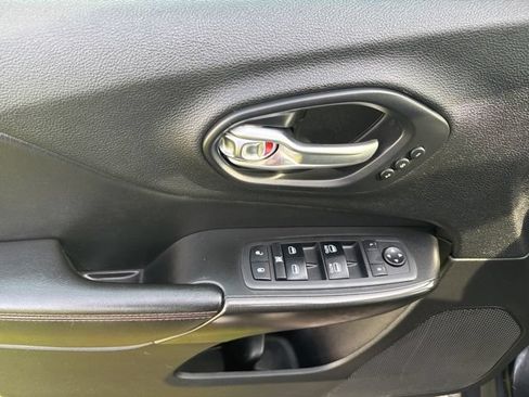Used 2019 Jeep Cherokee Trailhawk AWD/4WD image 20