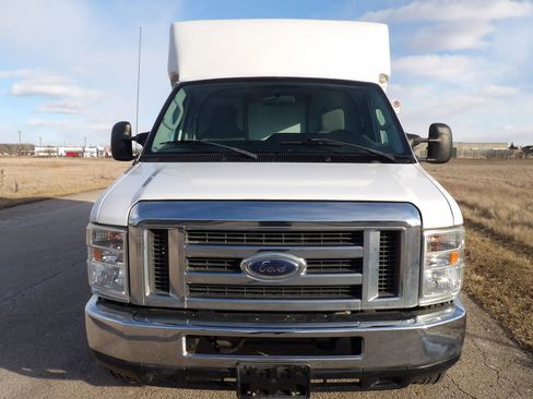 Used 2011 Ford E-350 and Econoline 350 Super Duty RWD image 2