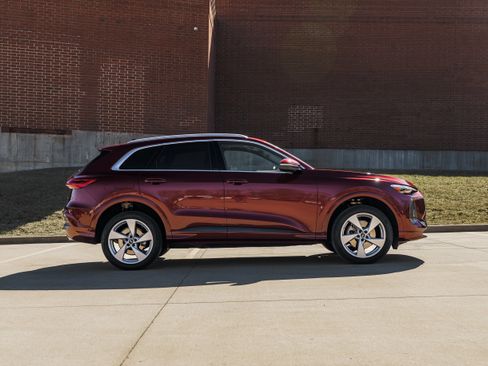 Certified 2025 Audi Q5 Premium Plus w/ Premium Plus image 3