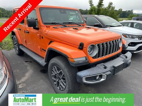 Used 2025 Jeep Wrangler Unlimited Sahara AWD/4WD image 1
