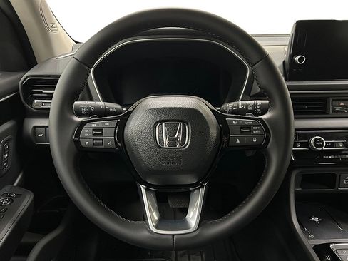 New 2025 Honda Pilot Touring image 19