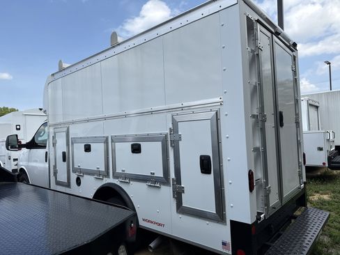 New 2024 Chevrolet Express 3500 w/ Power Convenience Package image 4