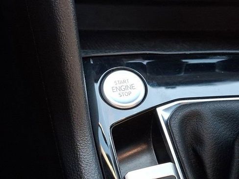 Certified 2023 Volkswagen Taos SE w/ Panoramic Sunroof Package image 31