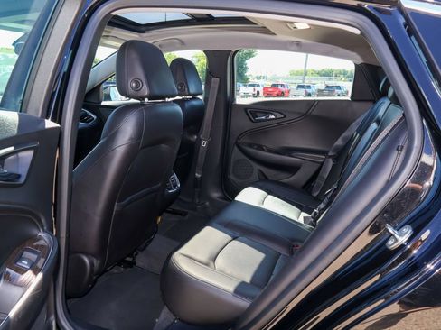 Used 2016 Chevrolet Malibu Premier FWD image 9