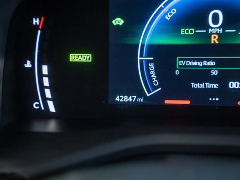 Used 2025 Toyota Camry SE FWD image 42