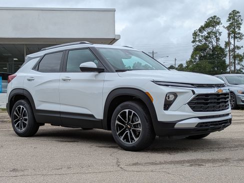 New 2026 Chevrolet TrailBlazer LT w/ Convenience Package image 2