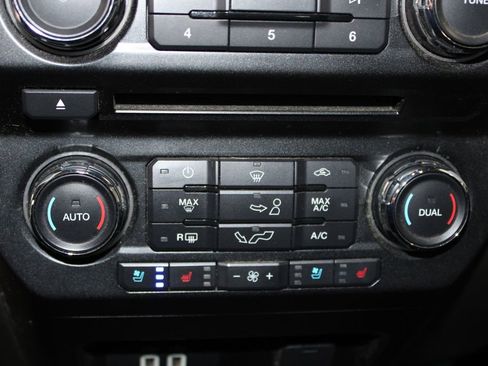 Used 2018 Ford F150 Lariat image 29