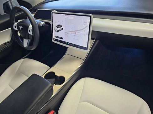 Used 2021 Tesla Model Y Long Range AWD/4WD image 5
