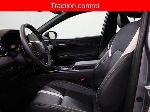 Used 2025 Toyota Camry SE image 14