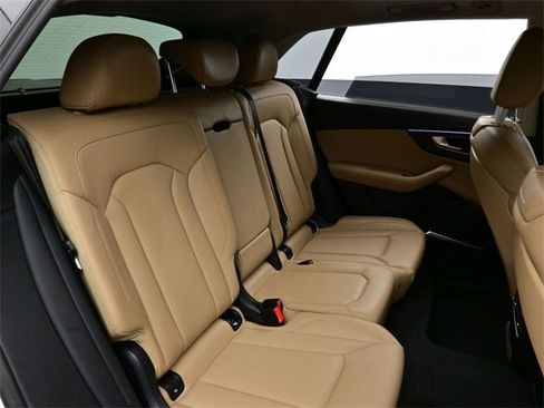 Used 2022 Audi Q8 Prestige image 17