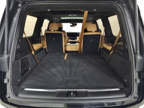Used 2022 Jeep Grand Wagoneer Series III w/ Rear Seat Video Group 1 AWD/4WD image 8