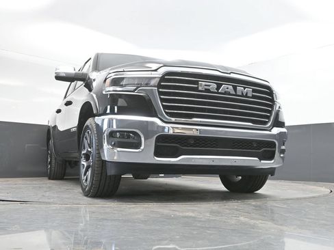 Used 2025 RAM 1500 Laramie AWD/4WD image 36
