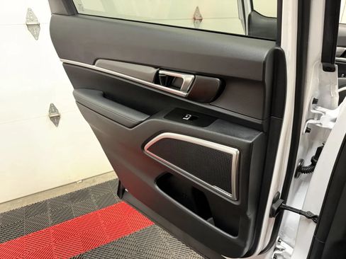 Used 2024 Kia Telluride LX FWD image 29
