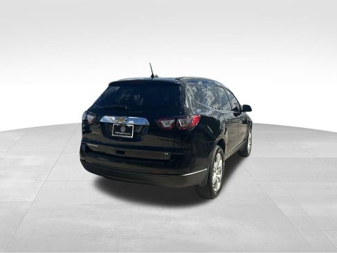 Used 2017 Chevrolet Traverse LT w/ Style and Technology Package image 5