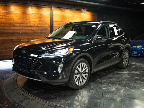 Used 2020 Ford Escape Titanium AWD/4WD image 2