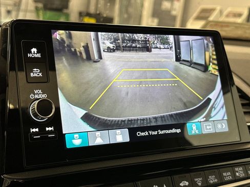 Used 2025 Honda Odyssey Touring image 21