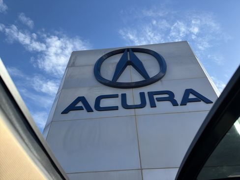 Used 2024 Acura MDX SH-AWD image 2