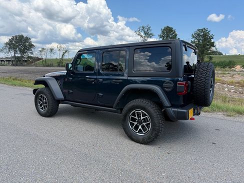 Used 2025 Jeep Wrangler Unlimited Rubicon AWD/4WD image 3