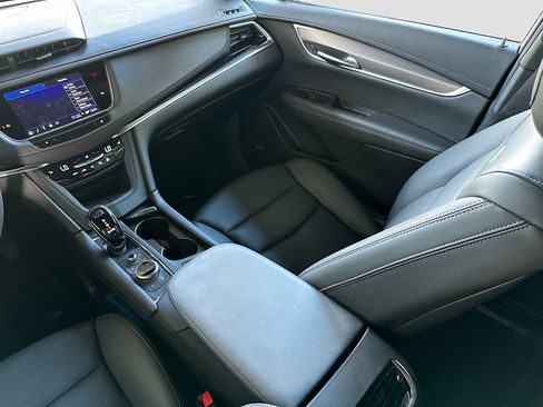 Used 2025 Cadillac XT6 Luxury image 25