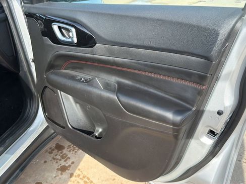 Used 2025 Jeep Compass Trailhawk image 10