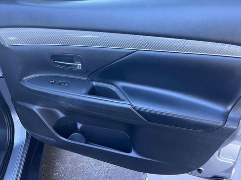 Used 2019 Mitsubishi Outlander SEL image 31