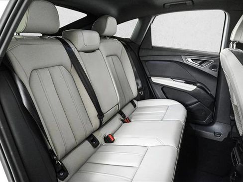 Certified 2023 Audi Q4 e-tron Prestige image 21