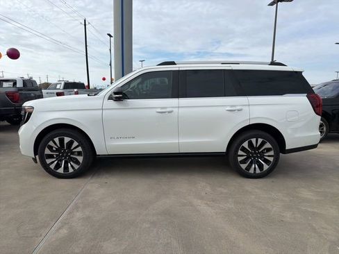 New 2025 Ford Expedition Platinum w/ Driver's Package image 4