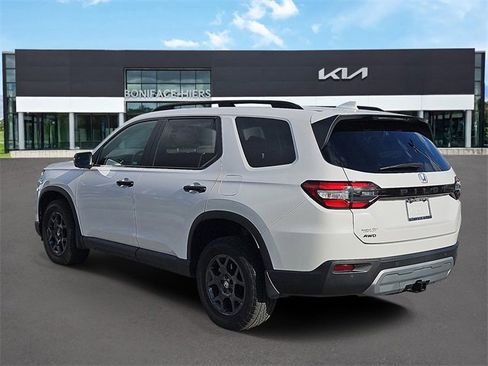 Used 2023 Honda Pilot TrailSport image 3