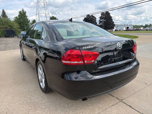 Used 2015 Volkswagen Passat 1.8T S FWD image 5