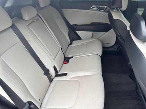 Used 2024 Kia Sportage EX FWD image 17