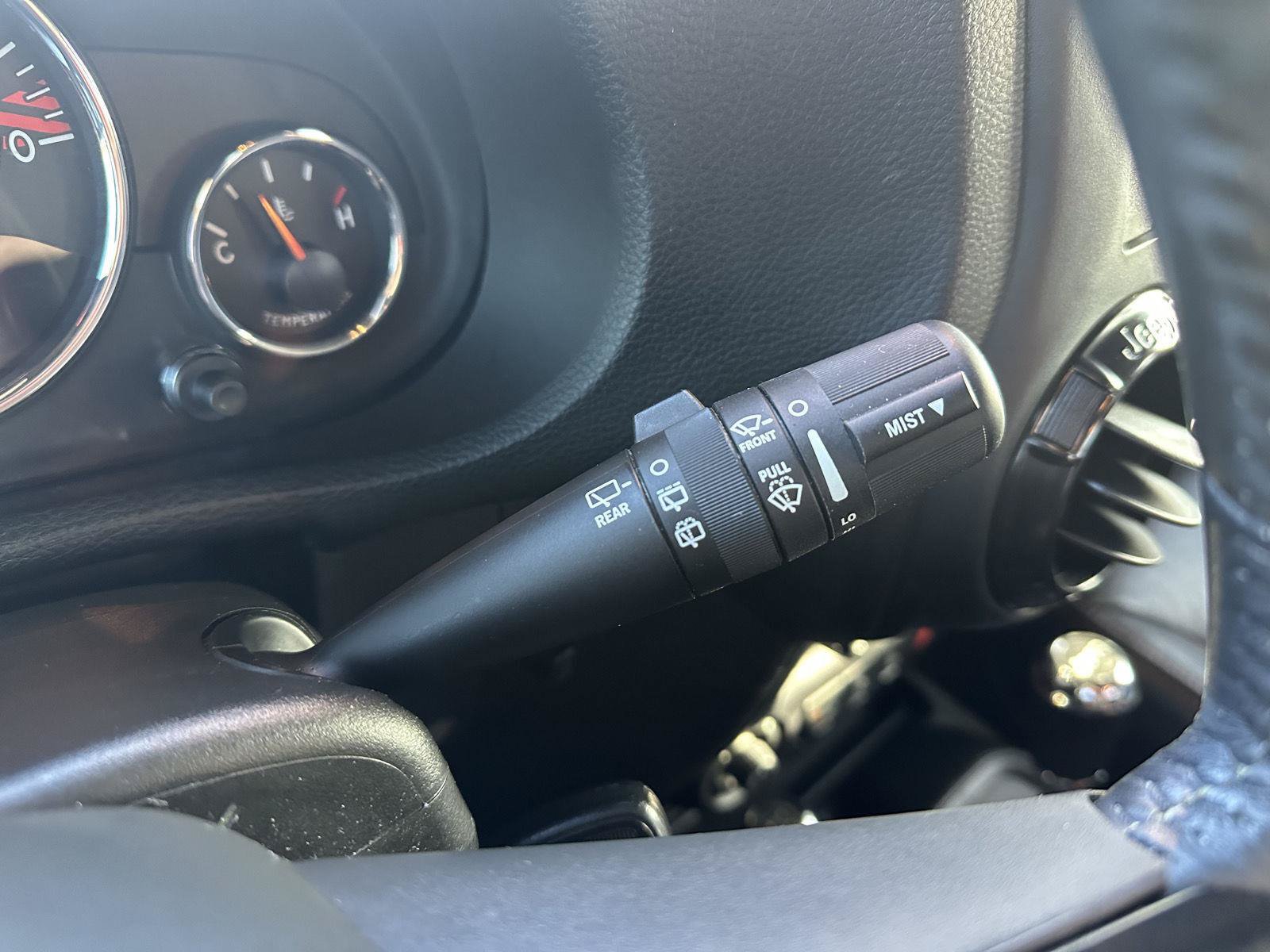 Used 2018 Jeep Wrangler Unlimited Rubicon AWD/4WD image 30