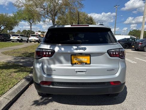 Used 2025 Jeep Compass Latitude image 6