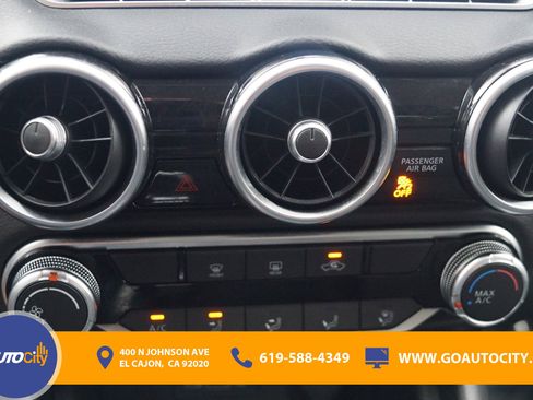 Used 2022 Nissan Sentra SV FWD image 22