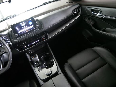 Used 2023 Nissan Rogue SV w/ SV Premium Package AWD/4WD image 11