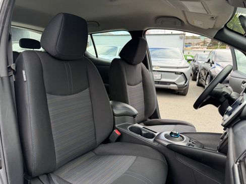 Used 2025 Nissan Leaf S FWD image 31