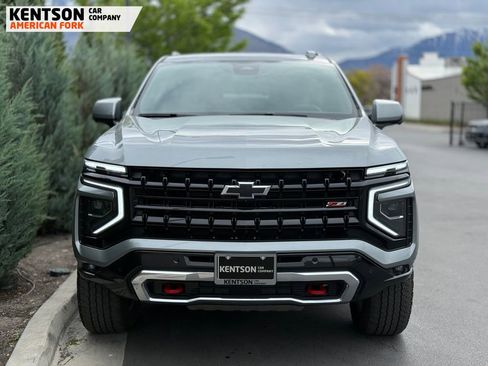 Used 2025 Chevrolet Suburban Z71 AWD/4WD image 2