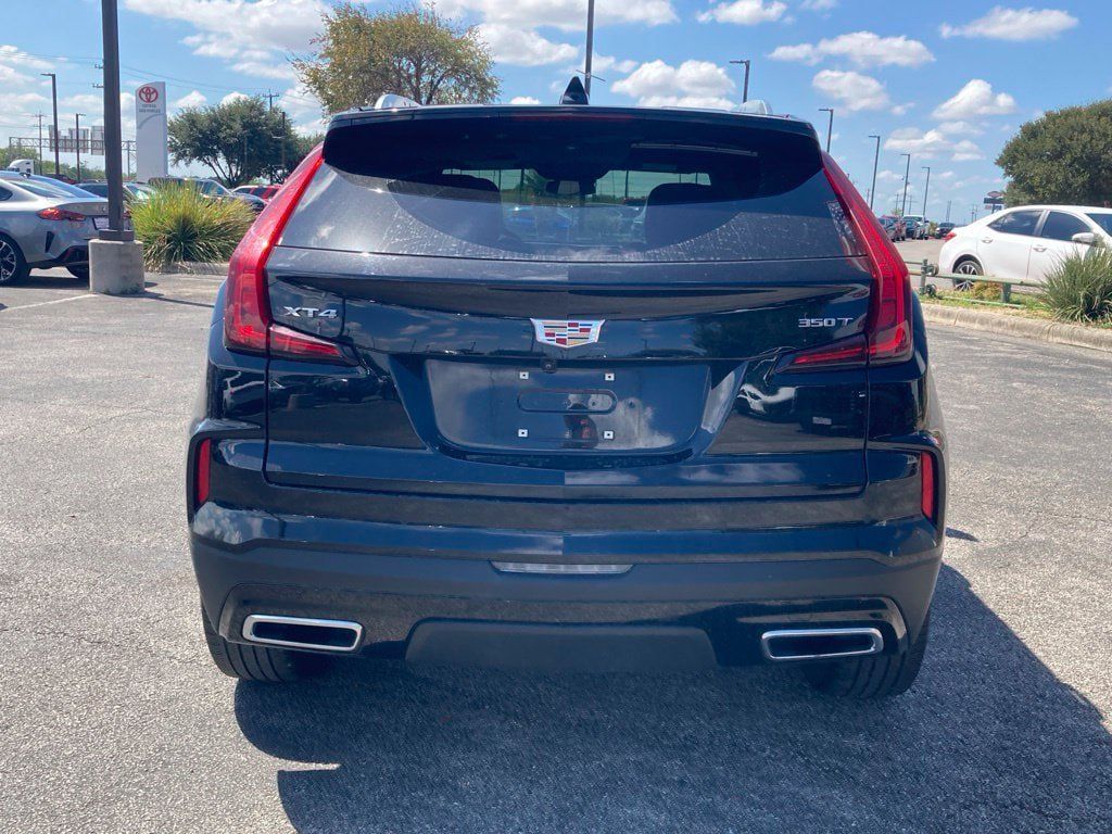 Used 2025 Cadillac XT4 Premium Luxury FWD image 6