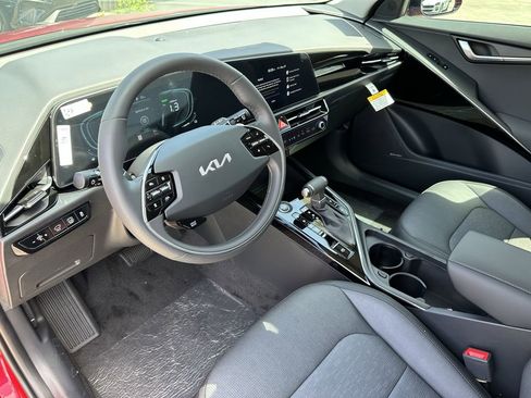 New 2026 Kia Niro FWD image 15